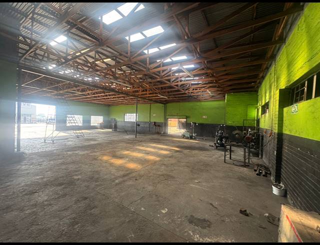 1,300M² WAREHOUSE TO LET IN HERMANSTAD